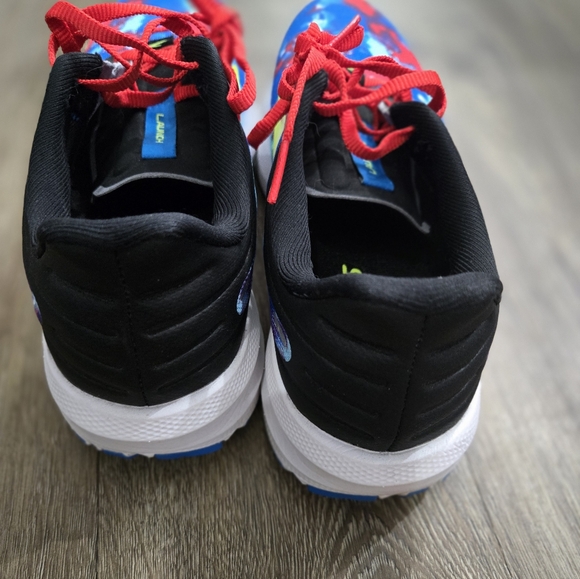 Brooks Running Shoes - Picture 3 of 6